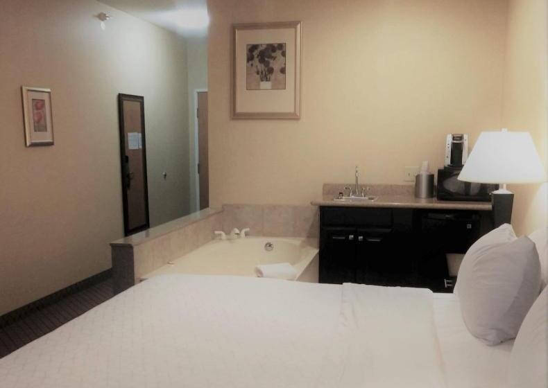 适合残疾人士使用的套间, Holiday Inn Express Plymouth, An Ihg