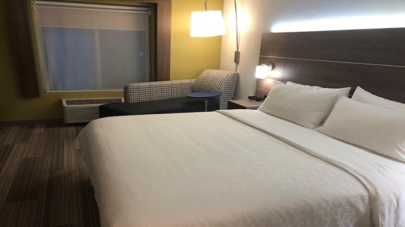 带大床的套房, Holiday Inn Express Hotel & Suites Carson City, An Ihg