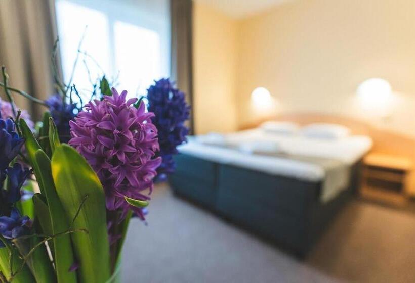 اتاق استاندارد چهار تخته, Aribė Hotel Klaipėda, Free Parking