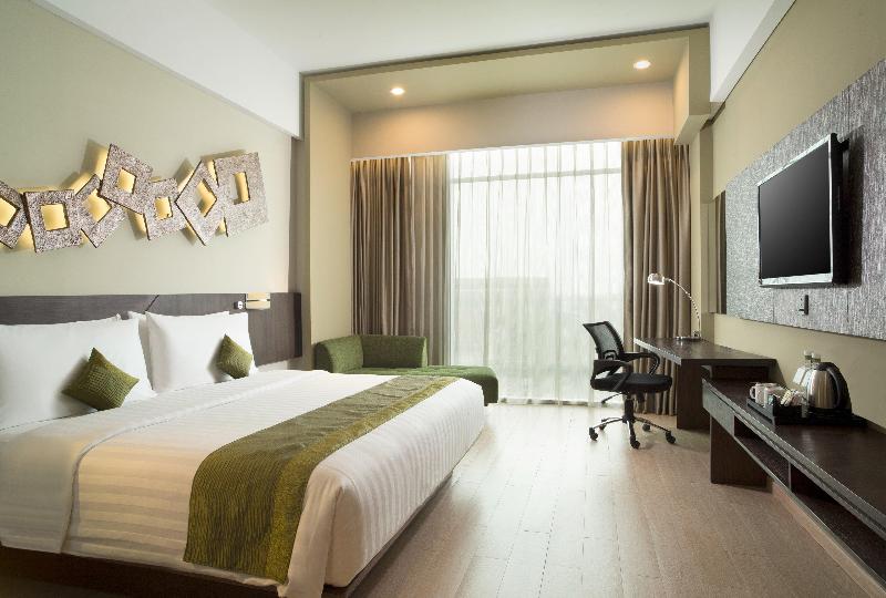 Номер Стандарт Кровать Кинг Адаптированный для Инвалидов, Holiday Inn Express & Suites   King George   Dahlgren, An Ihg