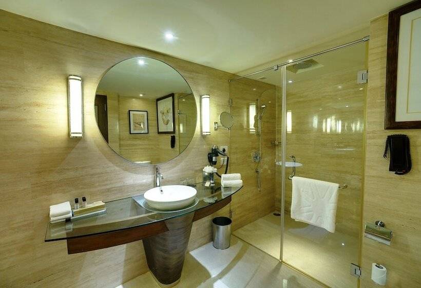 Suite Queen Bed, Vivanta Goa, Panaji