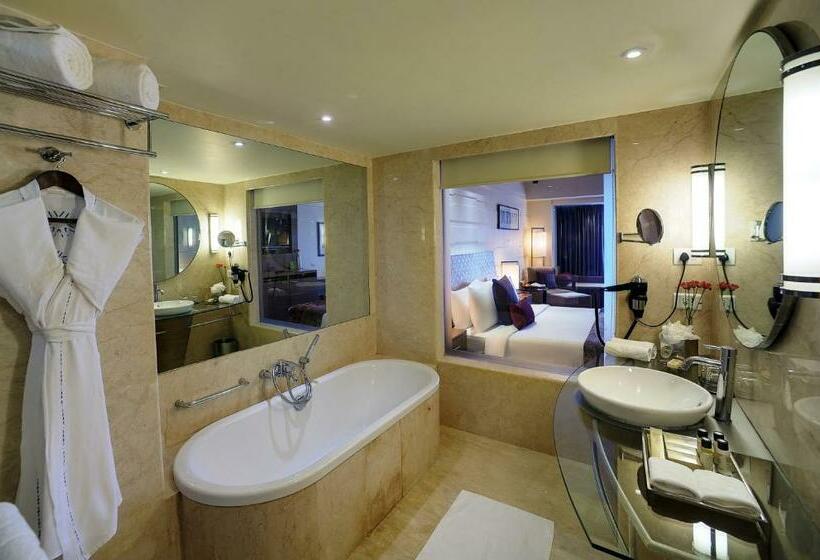 اتاق لوکس با چشم‌انداز شهر, Vivanta Goa, Panaji
