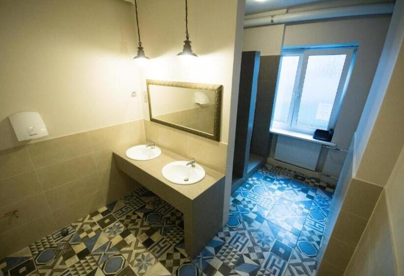 Кровать в Общей Комнате, Hostel Helvetia   Privates In City Center And Old Town