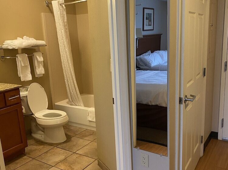 Студия Стандарт, Candlewood Williamsport, An Ihg
