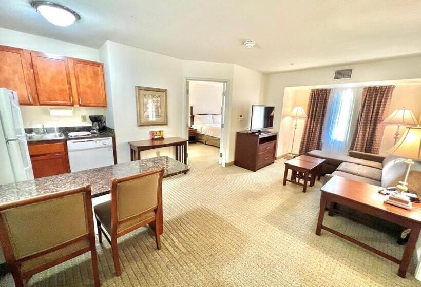 Люкс Кровать Кинг, Staybridge Suites Detroit Novi, An Ihg
