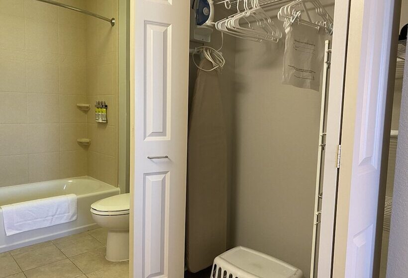 Люкс 2 Спальни, Staybridge Suites Milwaukee West Oconomowoc, An Ihg