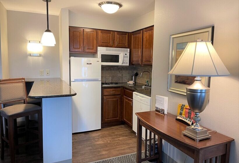 Люкс 2 Спальни, Staybridge Suites Milwaukee West Oconomowoc, An Ihg