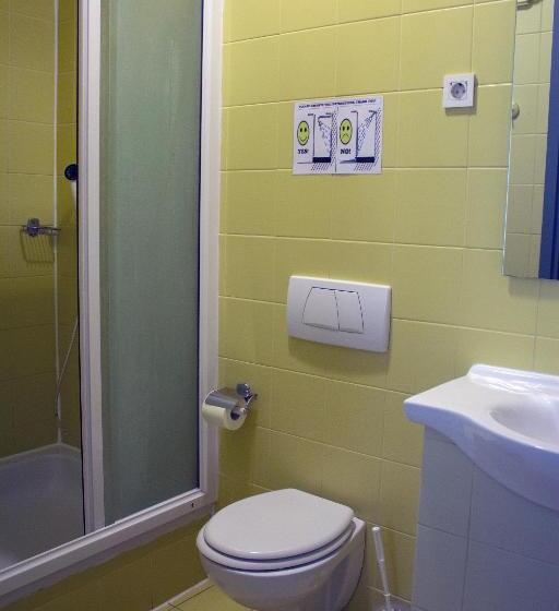 تختخواب در اتاق مشترک, Hi Hostel Rijeka