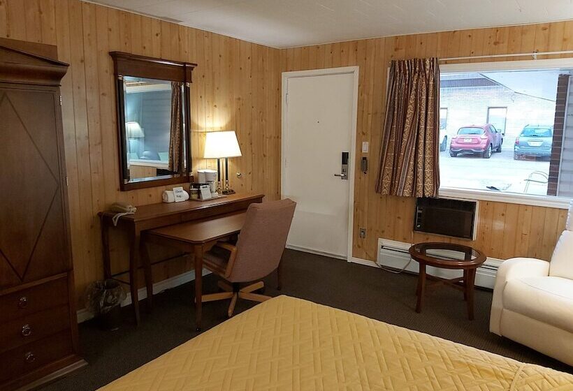 带2个双人床的标准工作室, Travel Inn Hearst