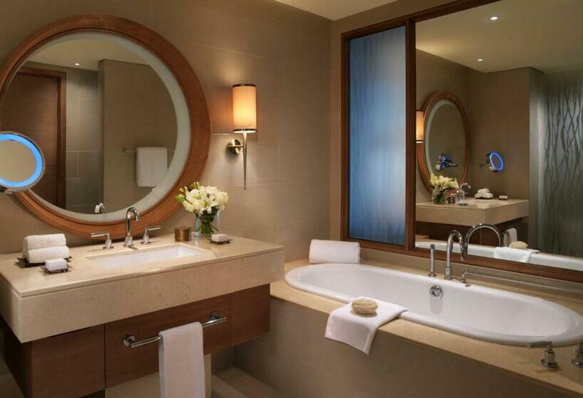 Номер Deluxe с Балконом, Anantara Eastern Mangroves Abu Dhabi