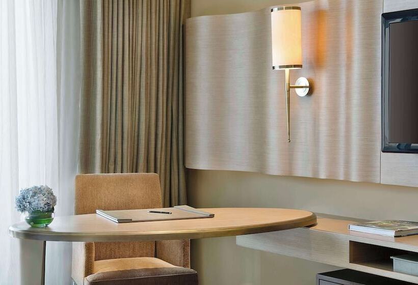 Номер Deluxe с Балконом, Anantara Eastern Mangroves Abu Dhabi
