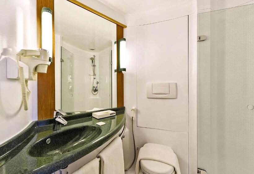 Номер Стандартный Кровать Куин, Ibis Nashik   An Accor Brand