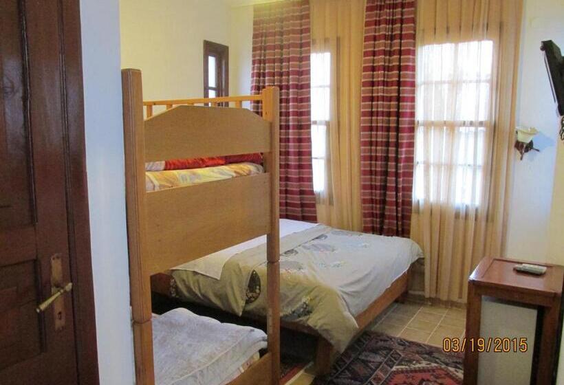 Standard Quadruple Room, Sabah Pansiyon