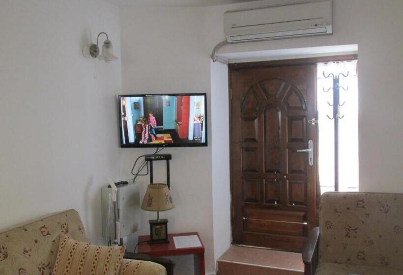 2 Bedroom Apartment, Sabah Pansiyon