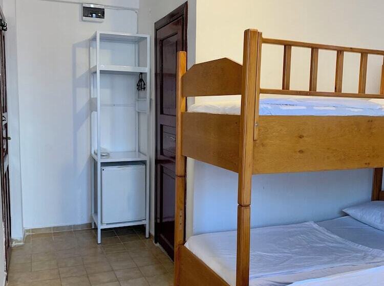 Standard Triple Room, Sabah Pansiyon