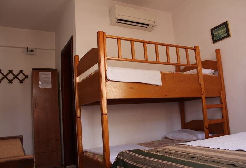 Standard Quadruple Room, Sabah Pansiyon