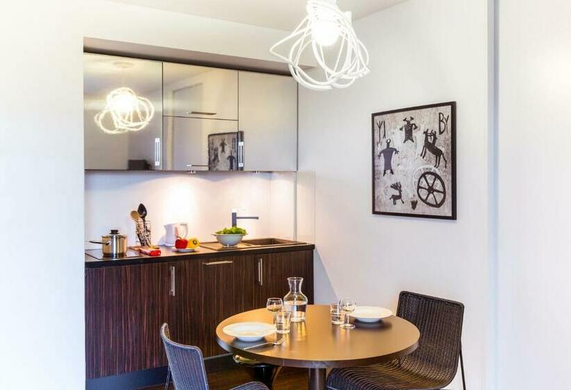 استودیوی استاندارد, Adagio Serris Val D Europe
