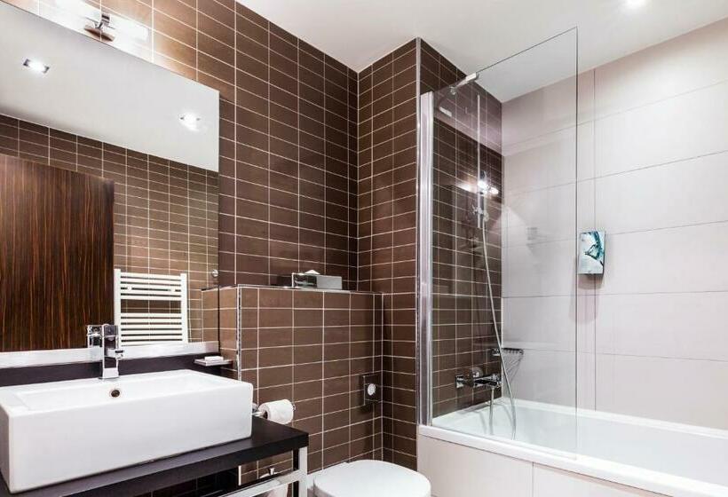 استودیوی استاندارد, Adagio Serris Val D Europe