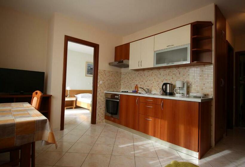 آپارتمان 1 خوابه, Apartments Ivana