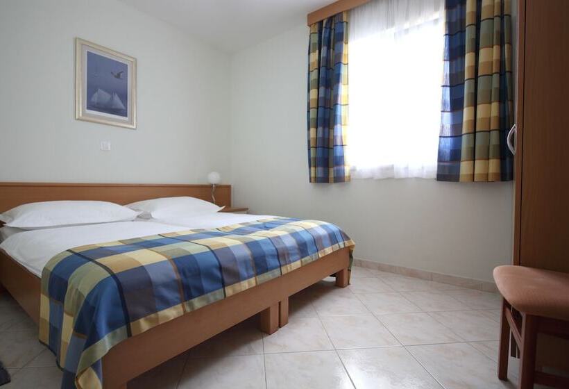 آپارتمان 1 خوابه, Apartments Ivana