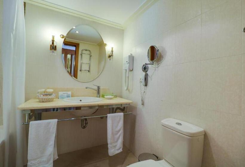 اتاق استاندارد با چشم‌انداز استخر, Aegean Melathron Thalasso Spa