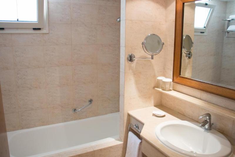 اتاق استاندارد با چشم‌انداز استخر, Aegean Melathron Thalasso Spa