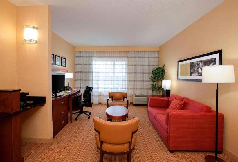 Suite King Size Bed, Courtyard By Marriott Chicago Schaumburg/woodfield Mall