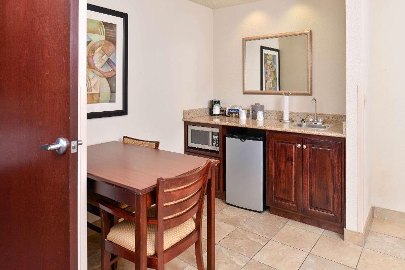 Люкс Кровать Кинг, Hampton Inn & Suites Muncie