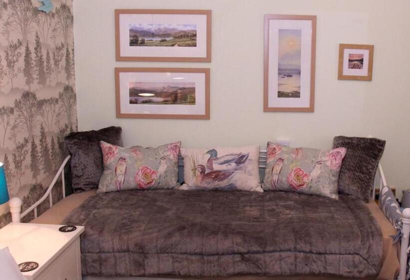 اتاق کلاسیک سه تخته, Invergarry Room Only Guest House For Adults