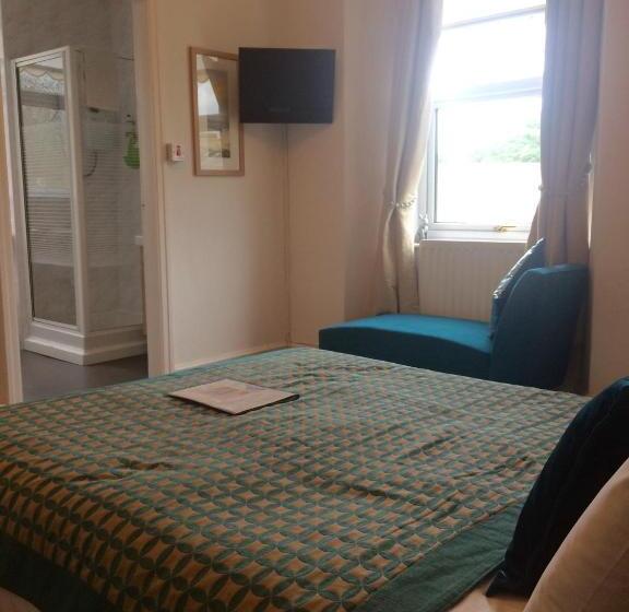 اتاق کلاسیک سه تخته, Invergarry Room Only Guest House For Adults