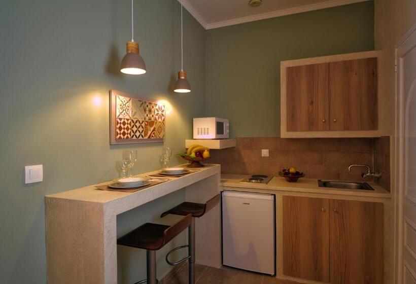 آپارتمان 1 خوابه, Two Brothers Studios & Apts