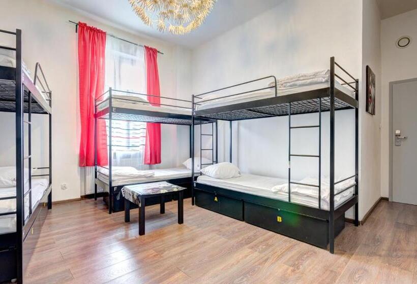 تختخواب در اتاق مشترک, 3 City Hostel