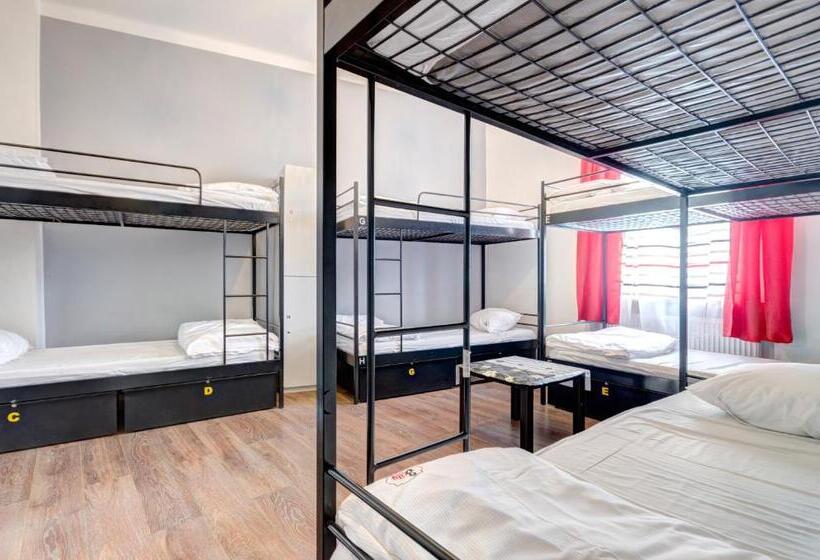 تختخواب در اتاق مشترک, 3 City Hostel