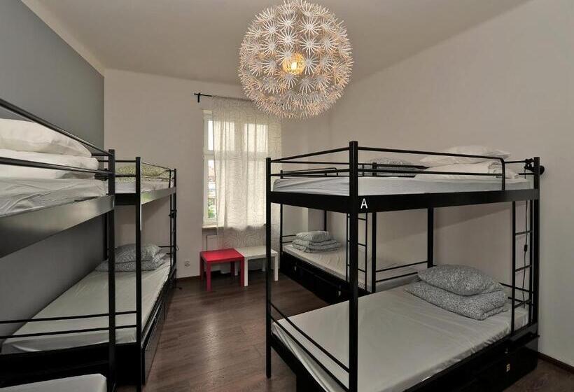 تختخواب در اتاق مشترک, 3 City Hostel