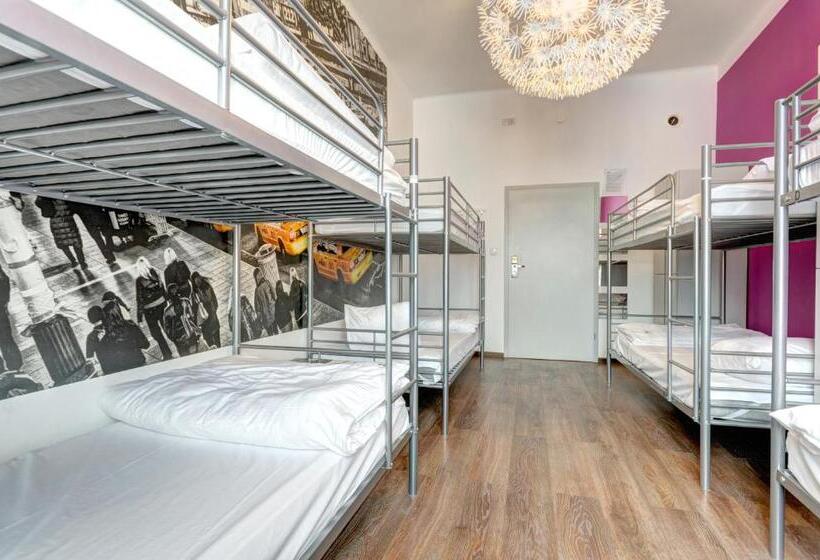تختخواب در اتاق مشترک, 3 City Hostel