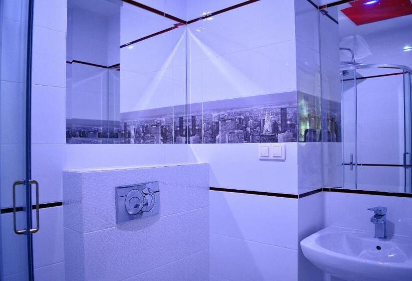اتاق لوکس, 3 City Hostel
