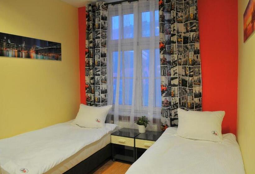 اتاق لوکس, 3 City Hostel