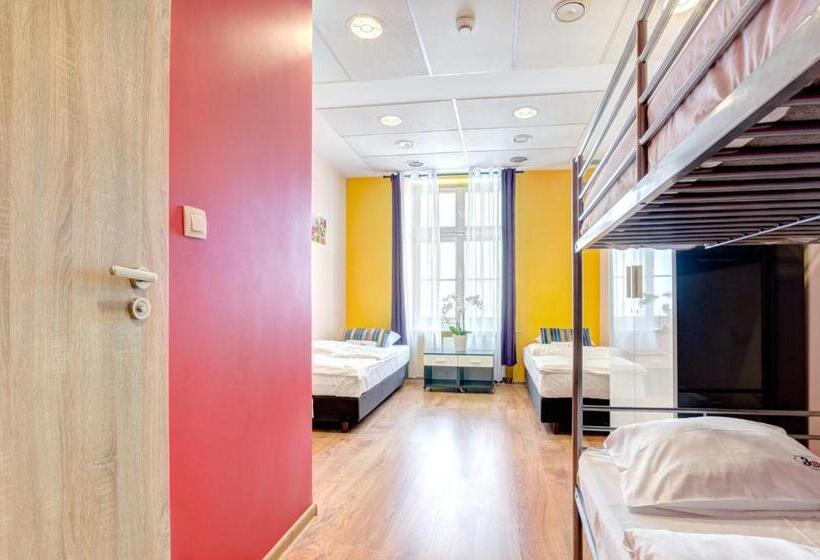اتاق لوکس چهار تخته, 3 City Hostel