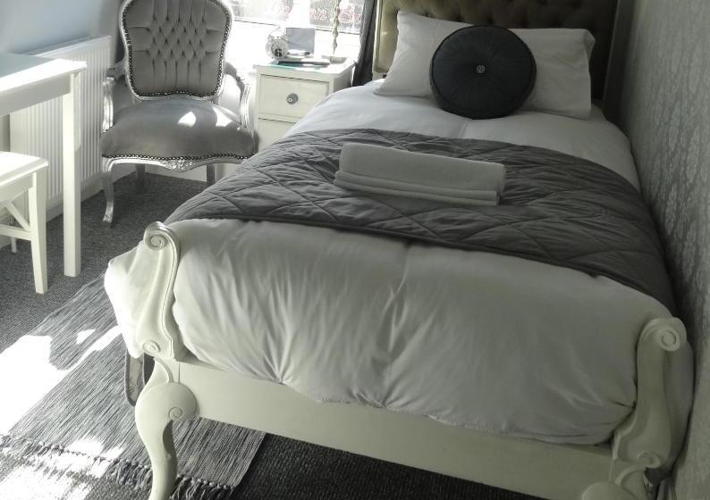 标准单人间, Elmswood Guest House