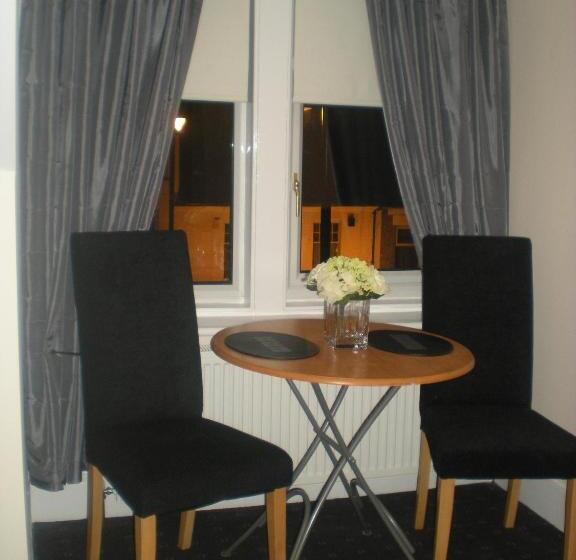 家庭间, Elmswood Guest House