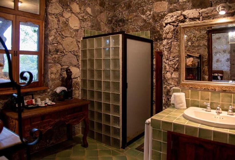 اتاق استاندارد با 2 تخت دوبل, Nirvana Restaurant & Retreat