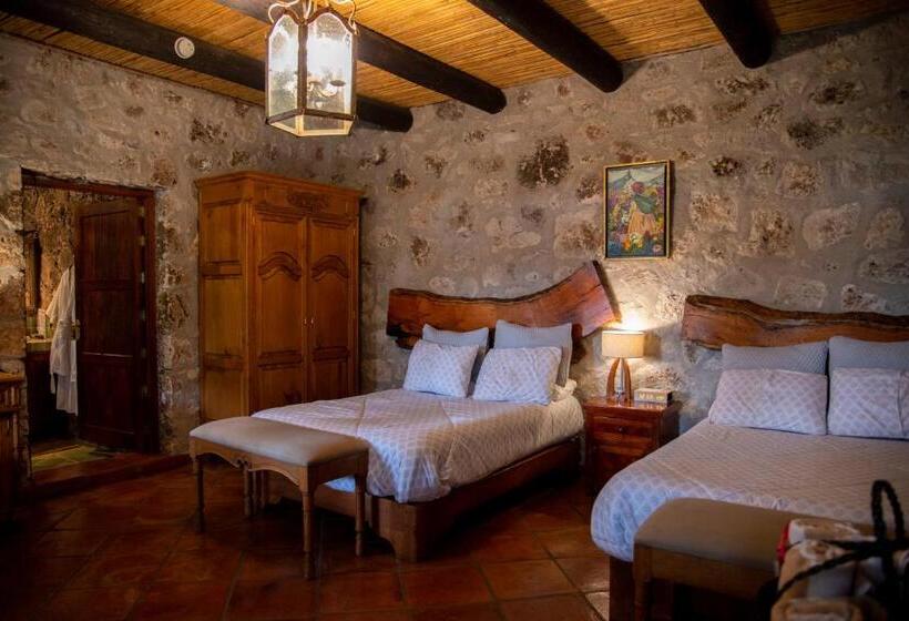 اتاق استاندارد با 2 تخت دوبل, Nirvana Restaurant & Retreat