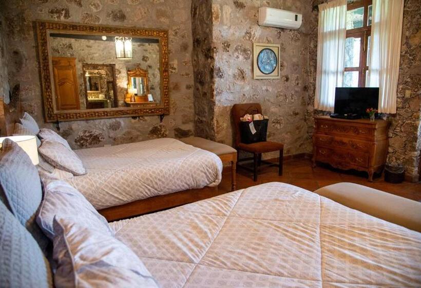 اتاق استاندارد با 2 تخت دوبل, Nirvana Restaurant & Retreat