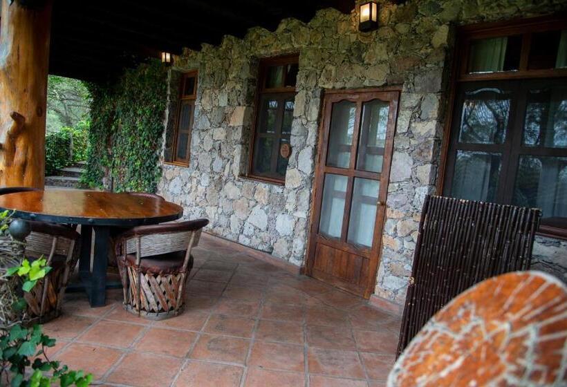 اتاق استاندارد با 2 تخت دوبل, Nirvana Restaurant & Retreat