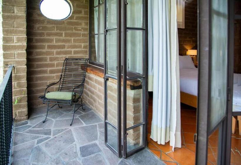اتاق استاندارد, Nirvana Restaurant & Retreat