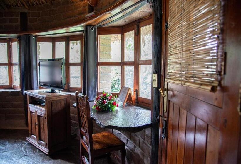 سوییت جونیور, Nirvana Restaurant & Retreat