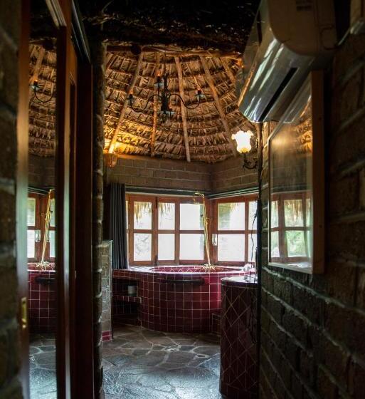 سوییت جونیور, Nirvana Restaurant & Retreat
