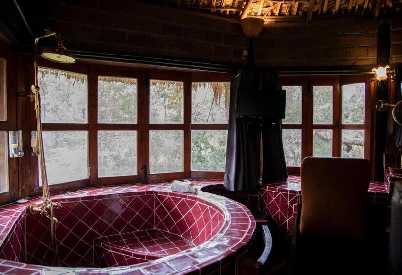 سوییت جونیور, Nirvana Restaurant & Retreat