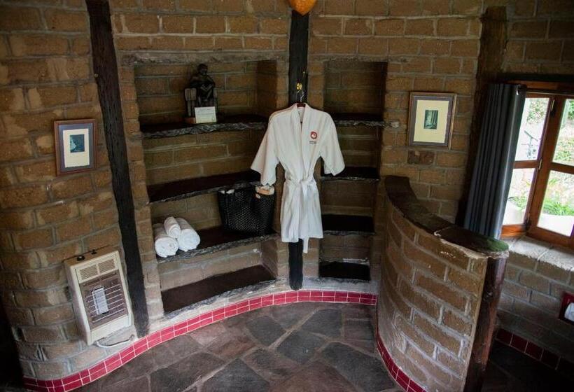 سوییت جونیور, Nirvana Restaurant & Retreat
