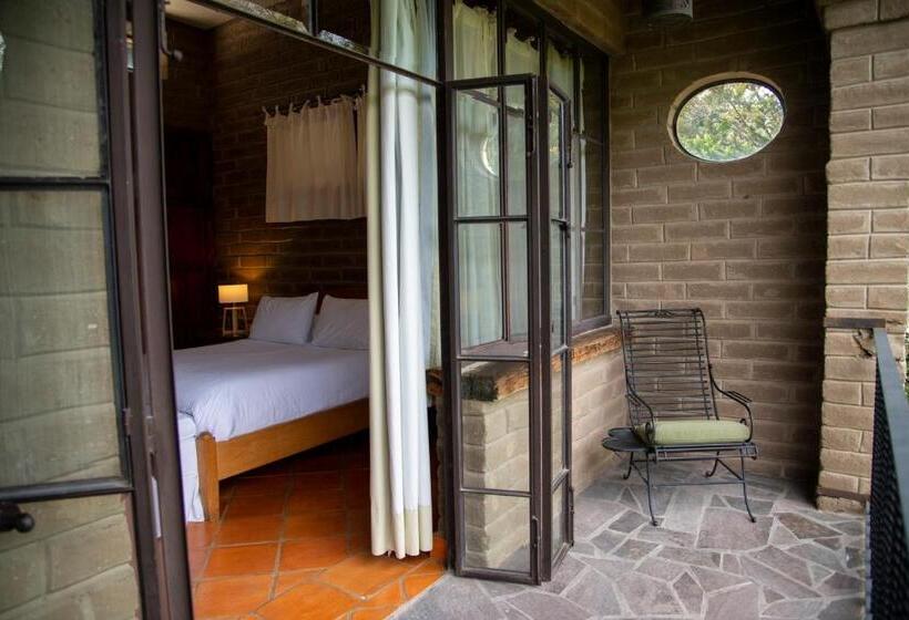 اتاق استاندارد, Nirvana Restaurant & Retreat